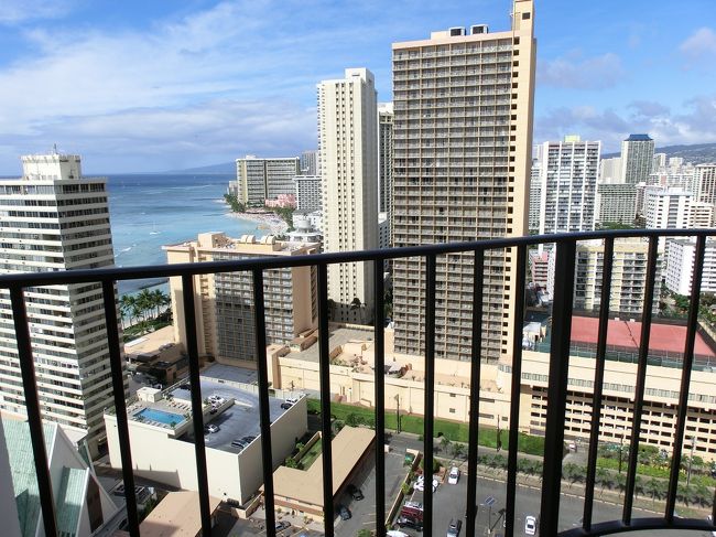 ダイヤモンドヘッドと反対側のオーシャンビューの部屋です。<br /><br />これまた、良い景色です。