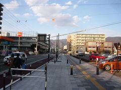まずは武田神社へ。徒歩で向かいましたが、思いのほか距離がありそうなので、途中からバスに乗車。