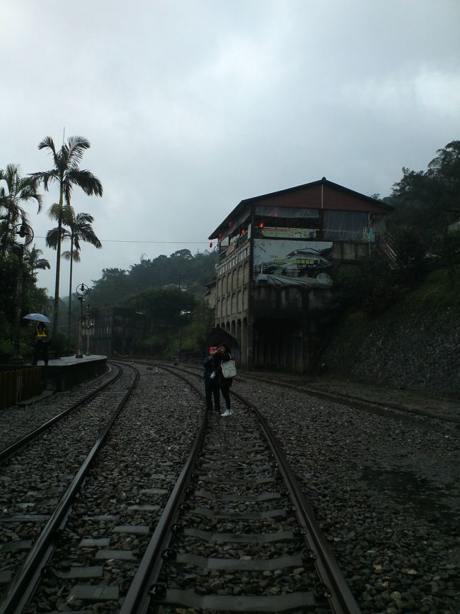 わー！線路に上がれるなんて、スタンドバイミーみたい♪