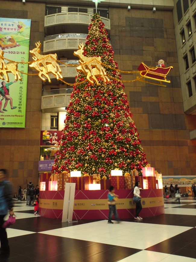 台北駅に戻ってきました。<br />台北駅内のフードコートをうろつくも、どこも満席・・・<br /><br />なら、ＭＲＴで移動してご飯をたべよう。