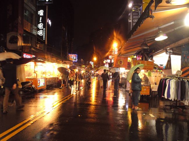 今日は雨・・・<br />なので、お店も全然出ていません。