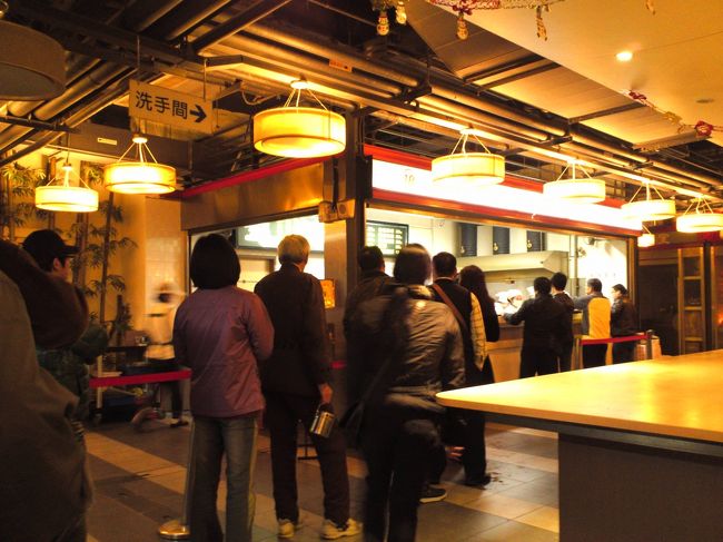 最後の朝食をゲットしに！<br />朝６時２０分くらい。全然行列していませんでした。