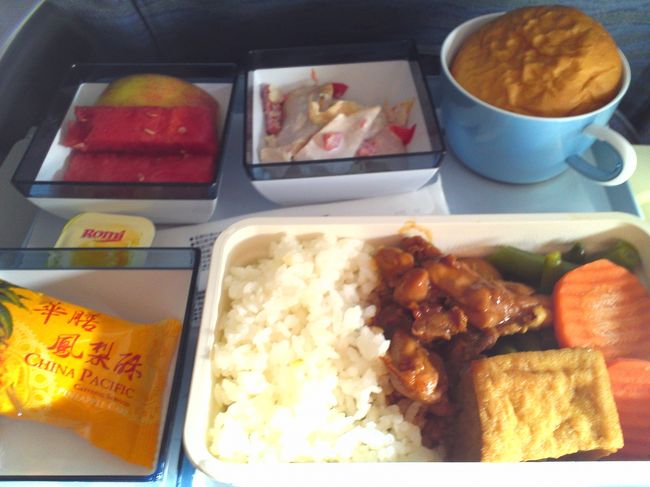 帰りの機内食です。<br />スイカとハムサラダがおいしかったなぁ。<br />