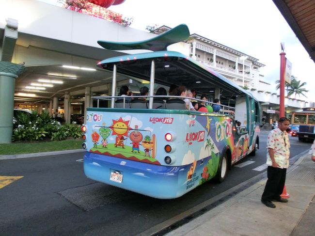 さて、ＪＴＢのツアーで出発します。<br /><br />写っているのは、普通のolioliトロリーです。くじらです。<br /><br />ホノルルシティライツへは、２階建てバスで出発です。