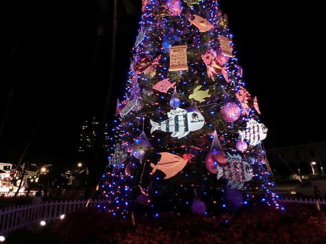 ツリーもきれいですが、なぜかサカナがいっぱい。