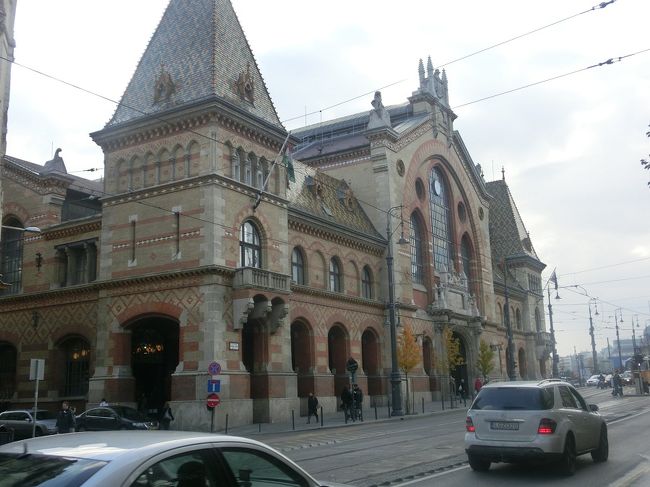 中央市場に到着。中はどんな感じでしょう？ワクワク。