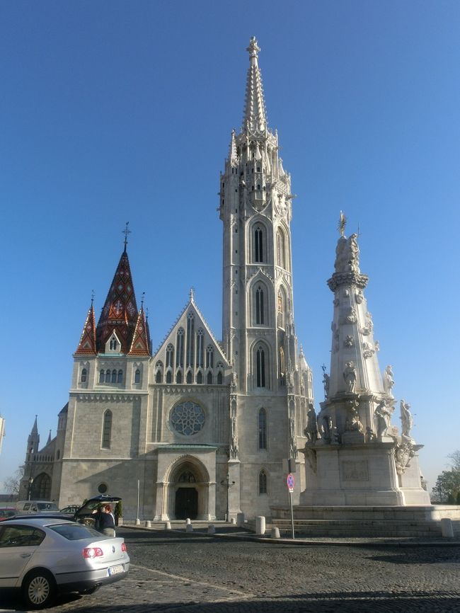 青空と、白い建物のコントラストがとても清々しかったです。