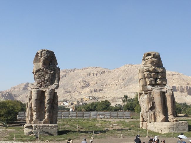 メムノンの巨像