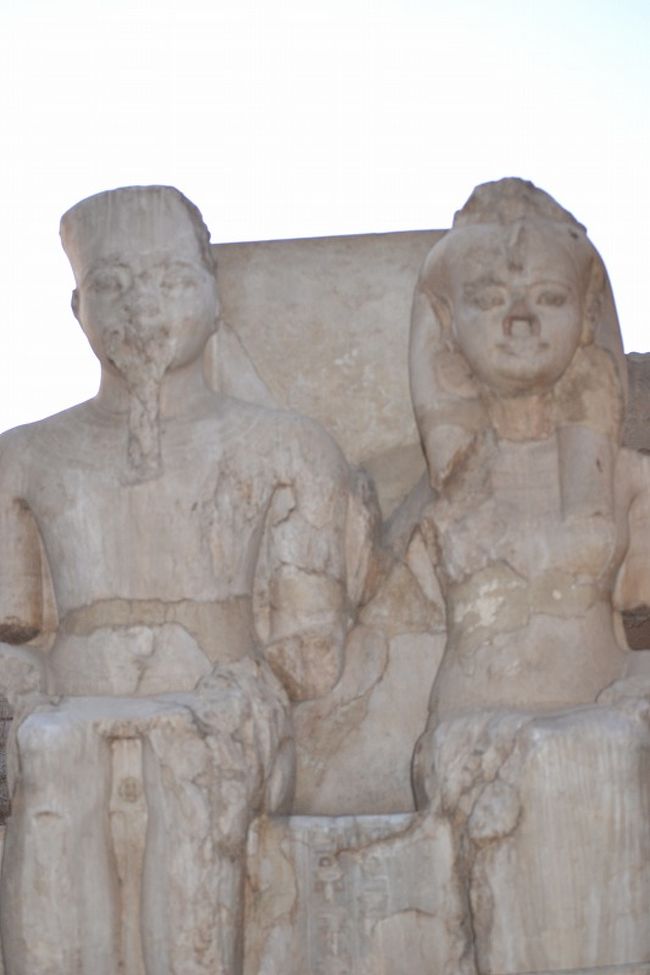 ルクソール神殿の夫婦の像