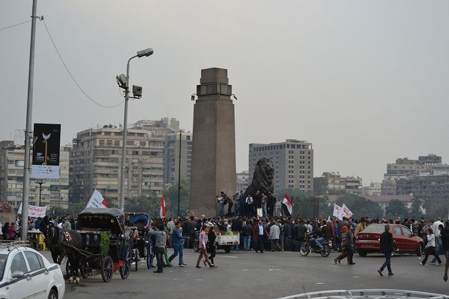 デモに遭遇<br />でも、現地ガイドもエジプトのデモは怖くないよって言ってた。