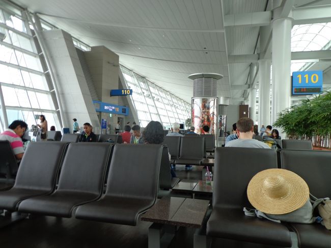 間もなく搭乗。しかしオランダ人に囲まれて搭乗の時点で既に気分はホビット。