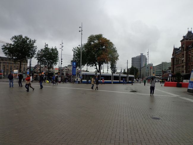 小雨が降っていて寒いです。