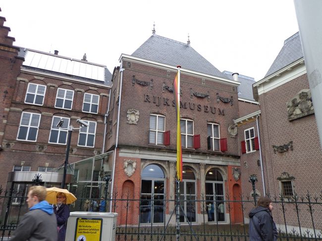 中央駅前から10分程度で国立美術館に到着。