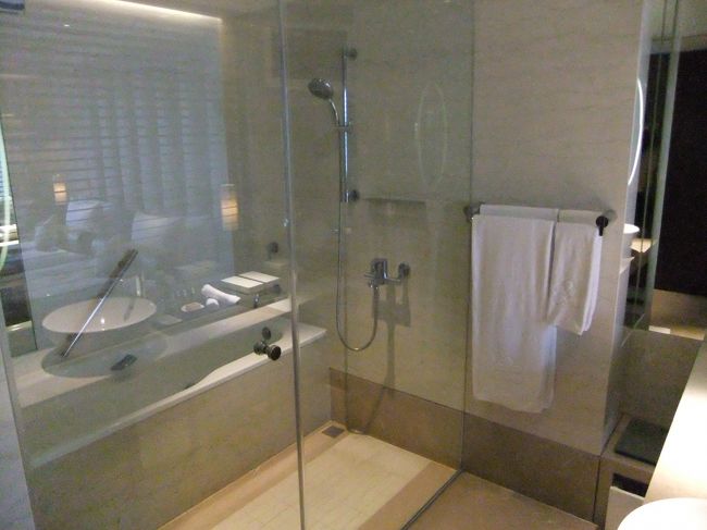 お風呂は洗い場と浴槽が別！かなりの高ポイント！<br /><br />アメニティはロクシタンでした。