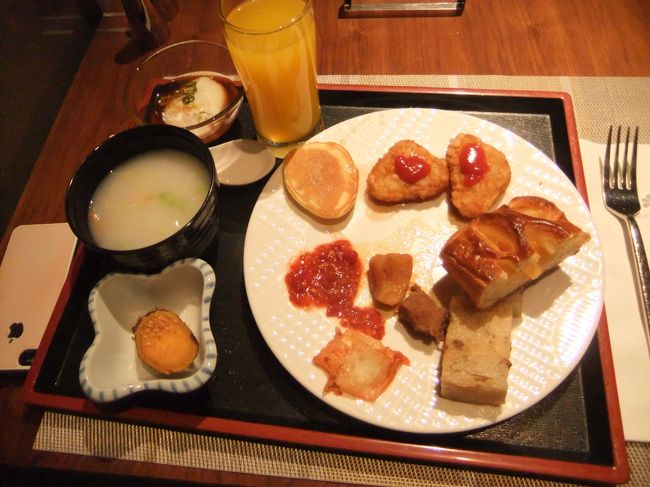 ２日目の朝食。<br /><br />バイキングです！全部おいしかった！和食も豊富！<br /><br />でも私バイキングになると結構偏りがちなのでおいしそうな写真撮れないんですよね。