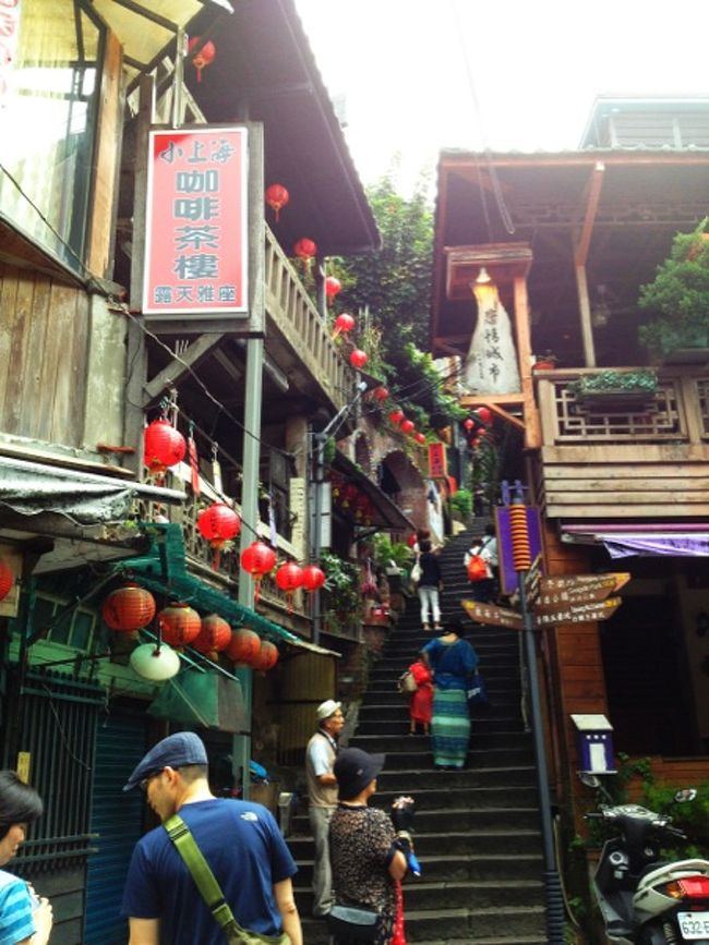 有名な階段のところ！<br /><br />なんか雨上がりだったので雰囲気が良すぎて…☆