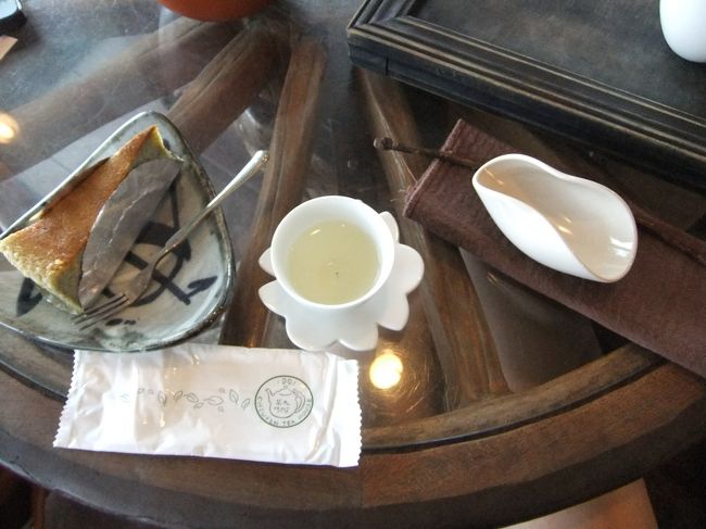 ここはケーキもすごいおいしかったです。<br /><br />近所にこういう店欲しい。<br /><br />頼んだお茶は一気に飲めないので、茶葉をお持ち帰りできます。