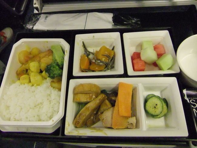 帰りの機内食！！<br /><br />驚くほどまずかったです。<br /><br />え？ここにきて？締めくくりで？<br /><br />機内食マニアですが、これはお口に合いませんでした…。完