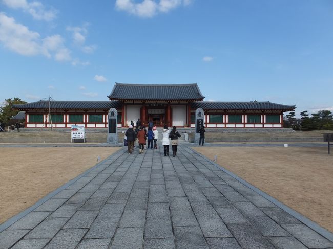 道場を出ると玄奘三蔵院伽藍がすぐ同じ院内にあり、平山郁夫画伯の大唐西域壁画があり、入場料は写経をすると無料の切符が交付されるので、道路を隔てた薬師寺の方にも両方入場できる