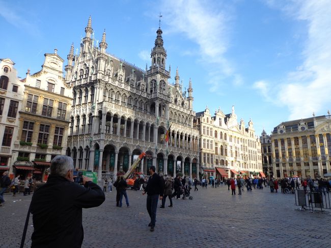 人人人の波が引いたらしいグランプラス。