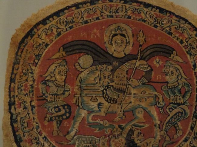 織物や絵はなんでこんなに稚拙なのでしょうか？<br />。