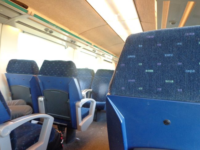 ブリュッセル中央駅からブルージュへ。<br /><br />ホテル〜聖ミッシェル大聖堂〜中央駅と歩いたのですが，徒歩で十分往復可能な距離だなと感じました。