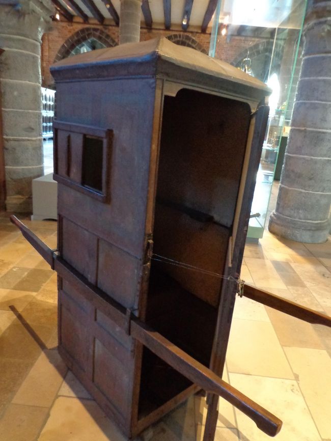 これで運ばれる位なら這った方がましかも。