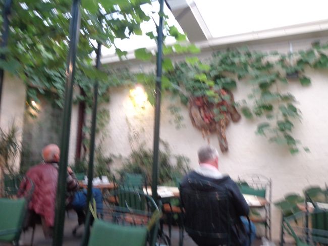 カフェ「Carpe diem」のパティオ席。