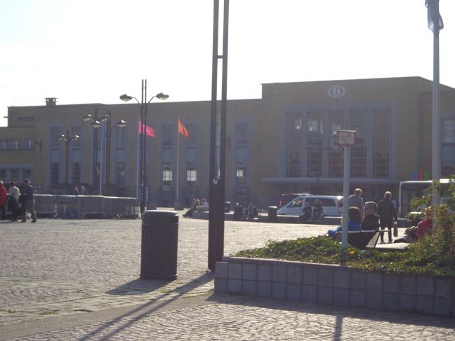 ブルージュ駅に戻ってきました。結構足早に回ったつもりなのに，ゲントへ行く時間はありません。トホホ。