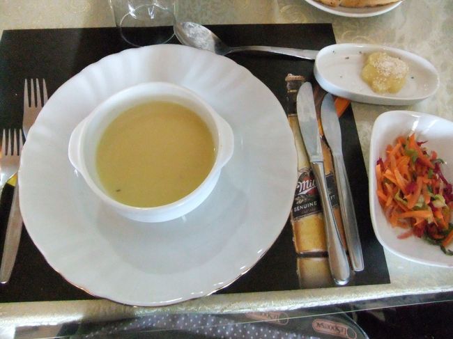 またバスで移動してランチへ。<br /><br />