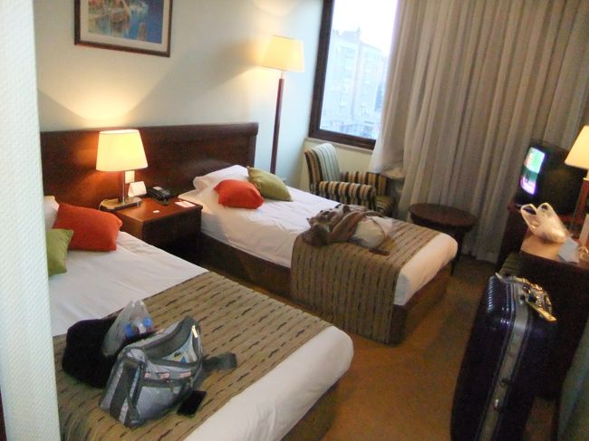 この日のホテル。早めの到着。<br /><br />とてもかわいいホテルでした。もちろんwi-fiも使える！<br /><br />コンヤは結構ショッピングモールとかもあって、夜は自由なので、ここでたくさん買い物が出来ました。<br />アディダスの店とかも安かった！