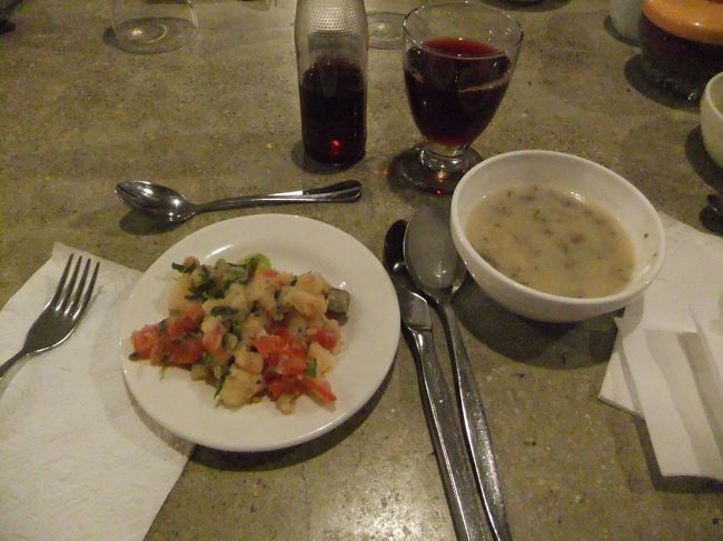 前菜とスープ。<br /><br />おいしい！すごいおいしい！