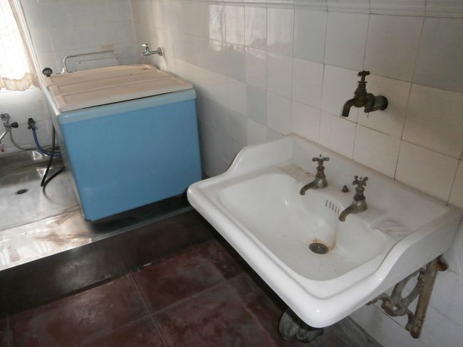昭和の「お風呂」って感じですね。<br />洗面や浴槽の感じが懐かしい。