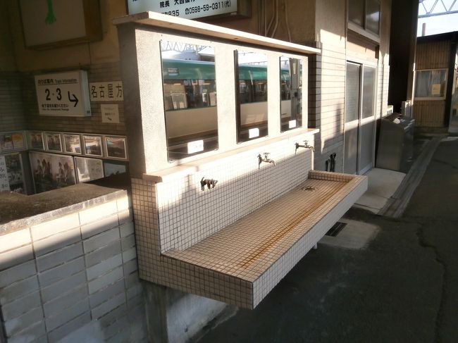 新宮駅にて。<br />昔はこのような顔を洗ったりするスペースがありましたよね。<br />ちょっと懐かしいので、思わずパシャリ！
