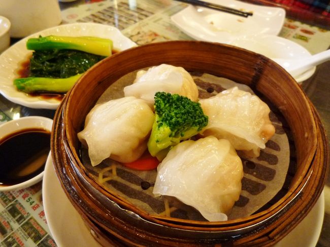 「避風塘蝦餃皇」　エビ蒸餃子　23元（320円）<br /><br />特に激ウマ〜ではないけど、エビ感がしっかり残ってて嬉しい。