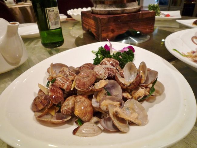 「アサリのネギ生姜炒め」<br />アサリ購入価格50元（900円）←多分すごいボラレ価格<br />定番にネギと生姜で炒めてもらいました。<br />少しとろみがつけてある。<br />あっさり味でおいしい♪<br />貝も新鮮でした。