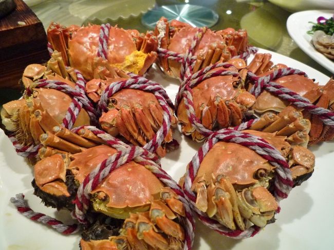 8杯もあると壮観！<br />ネットリした味噌がうんま〜〜〜い♪<br />オスのほうがおいしかった。<br />今年の冬も上海蟹を堪能できて幸せ♪