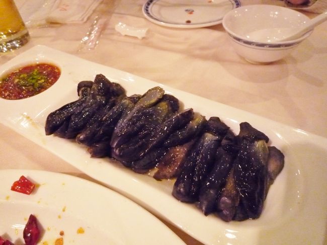 「茄子の冷菜」<br />蒸した小茄子に、やっぱり赤い辛いタレをつけて頂きます。<br />茄子は蒸しただけで油もかかってないのでほんとにあっさり。<br />箸休めにちょうど良い。<br />