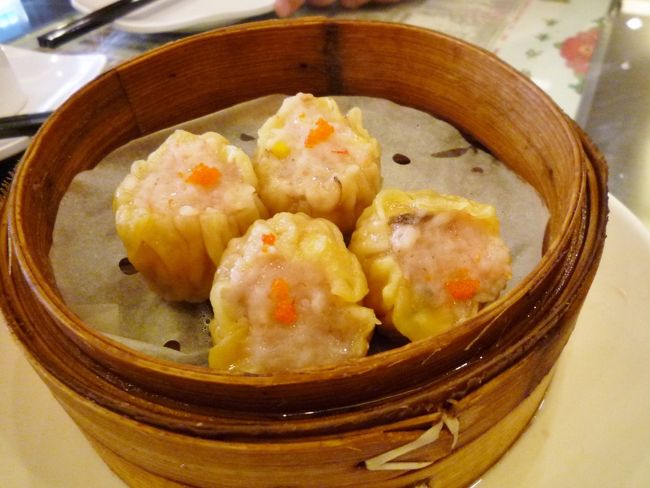 「蟹子焼売皇」　21元（290円）　蟹シュウマイ<br /><br />おとといも食べた。<br />やっぱり蟹は感じないけど大粒の肉肉しさはうまい。