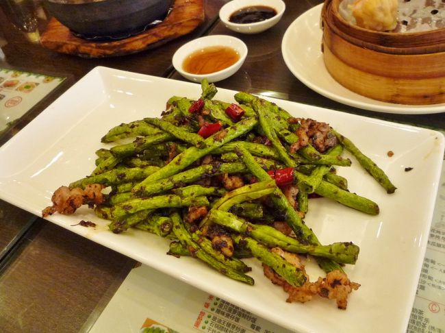 「干扁四季豆」　インゲン炒め<br /><br />この店のこれはウマかった！！<br />山椒のしびれる辛さにシンプル塩味が絶妙〜♪<br />豚の脂部分を一緒に炒めてあるのかな？旨味があって非常においしい。<br />ドストライク四川料理よりちょっとアレンジしてあるのかな。<br />また食べたい料理に決定！