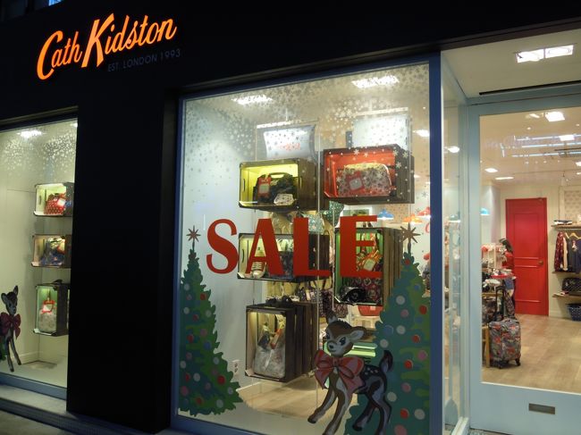 初日に夜は明洞をふらふら〜<br />フードコートで食べたので、お腹もすいてないしね<br /><br />キャスキッドソン、一部セールしてました