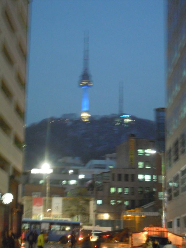 お！<br />ソウルタワーが近いぞ<br />相変わらず夜景モードの使い方をしらず、、、<br />こんな画像でスミマセン