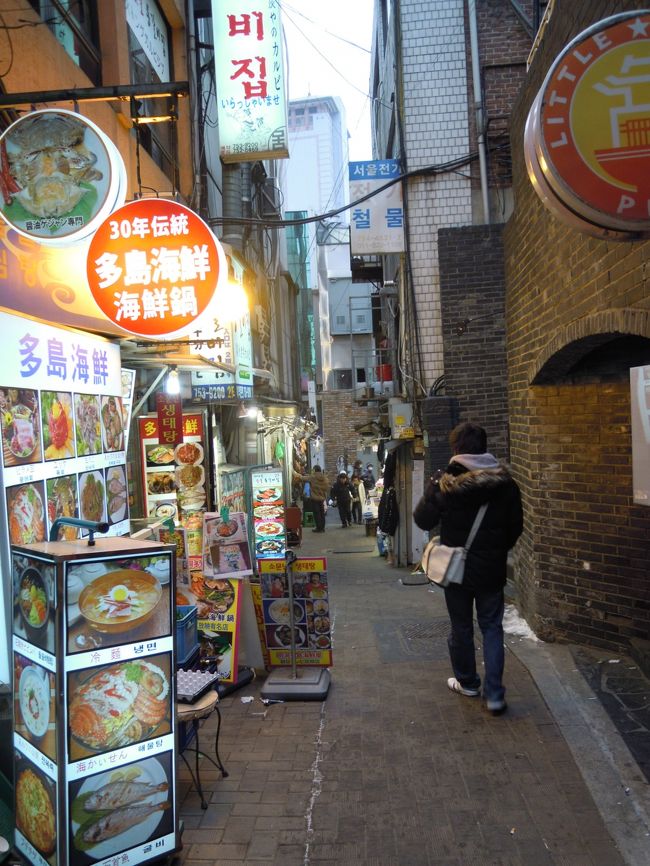 12月28日（金）　2日目<br /><br />ホテルを出てすぐの路地