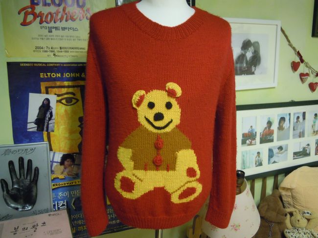 地下は他のドラマの記念館になってます<br /><br />「春のワルツ」でチェハが着てたセーター