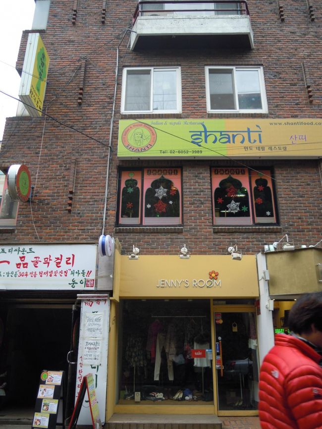 行きすぎて一旦引き返して見つけたお店<br />2F、3Fのお店って難しいよね