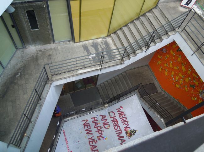 劇場は地下にあります<br />