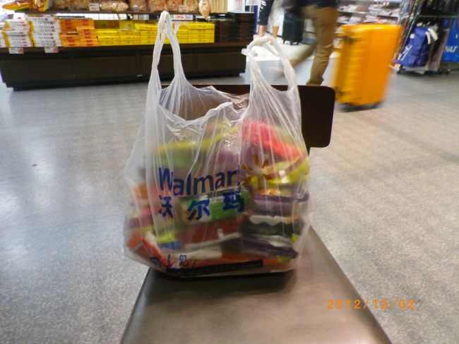 トランジットでハノイに寄り、インスタントラーメン１０袋買いに行って、<br /><br />この旅終了〜　　　　　　謝謝収看