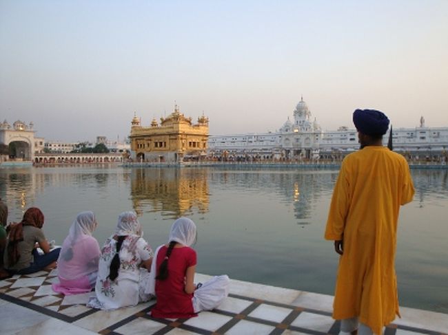 [目次]<br /><br />　時間のムダとは<br />　インドビザ概論<br />　Day0 #1 - オンライン申請<br />　Day0 #2 - ビザ写真の準備<br />　Day0 #3 - その他の必要書類<br />　基本ルーチン #1 - 早朝から並ぶ<br />　基本ルーチン #2 - 開門まで時間つぶし<br />　基本ルーチン #3 - 入場<br />　基本ルーチン #4 - 番号待ち<br />　Day1 - 申請書提出<br />　Day2 - パスポート提出<br />　Day3 - ビザ受け取り<br />　まとめ