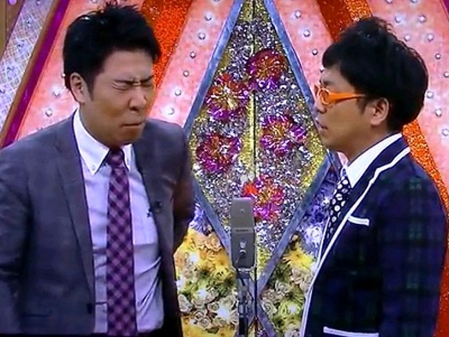 [時間のムダとは]<br /><br />　パンクブーブーの持ちネタに、「時間のムダって言うのはなあ、こういうことを言うんだよ！」と数秒間意味のない動きをするものがあります。ここ最近、私の中で最も「時間のムダ」と感じたもの、それはカトマンズでのインドビザ申請です。非効率な手続きと融通の効かない職員。パスポートにスタンプ一つもらうためだけに、幾多の困難を乗越えなくてはなりません。実際に経験してみると、ほんと修行のような世界。時間のムダ以外の何物でもありません。<br /><br />　2012年12月現在、申請手順は以下のようになっています。最近変わったばかりなので、しばらくは大きな変更はないでしょう。<br /><br />Day 0: オンラインで申請書を作成<br />Day 1: プリントアウトした申請書と写真を提出。ビザ代とテレックス代(1450ルピー)支払う。<br />Day 2: ７営業日後、パスポートを提出<br />Day 3: 翌営業日の夕方にビザの押されたパスポートの受け取り<br /><br />全部で9営業日。週末やオンライン申請の日にちも含めると、最短で12日必要です。ビザごときに二週間も！　このような事情のため、カトマンズのビザセンターを訪れるのは、筋金入りの長期旅行者が中心です。それでは、どれだけ時間の無駄なのか詳しく見ていきましょう。