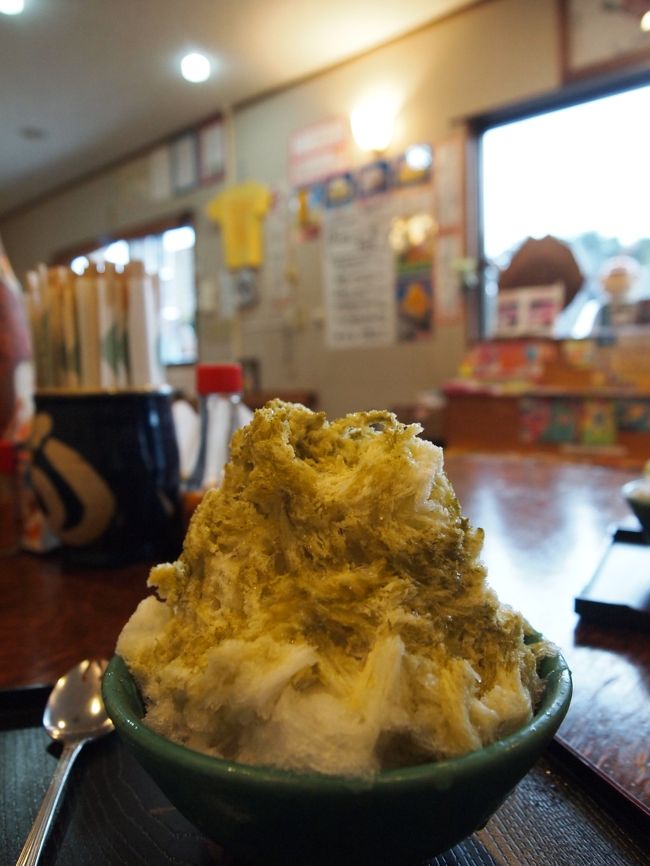 座喜味城跡の近くでぜんざいいただきました。<br /><br />抹茶味で白玉入り。<br /><br />氷がふわふわしてとても美味しい！